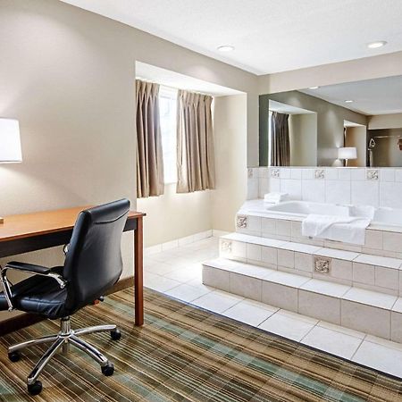 Quality Inn & Suites I-81 Exit 7 Bristol Esterno foto
