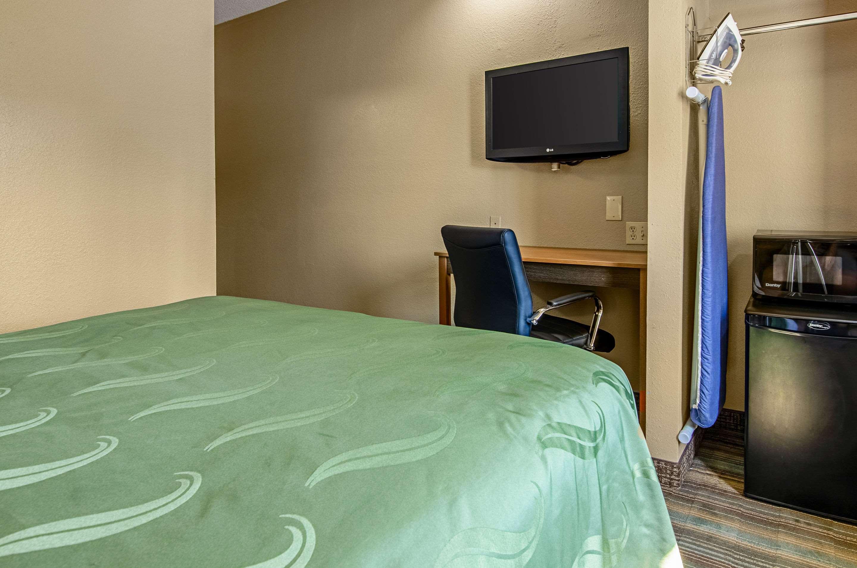 Quality Inn & Suites I-81 Exit 7 Bristol Esterno foto
