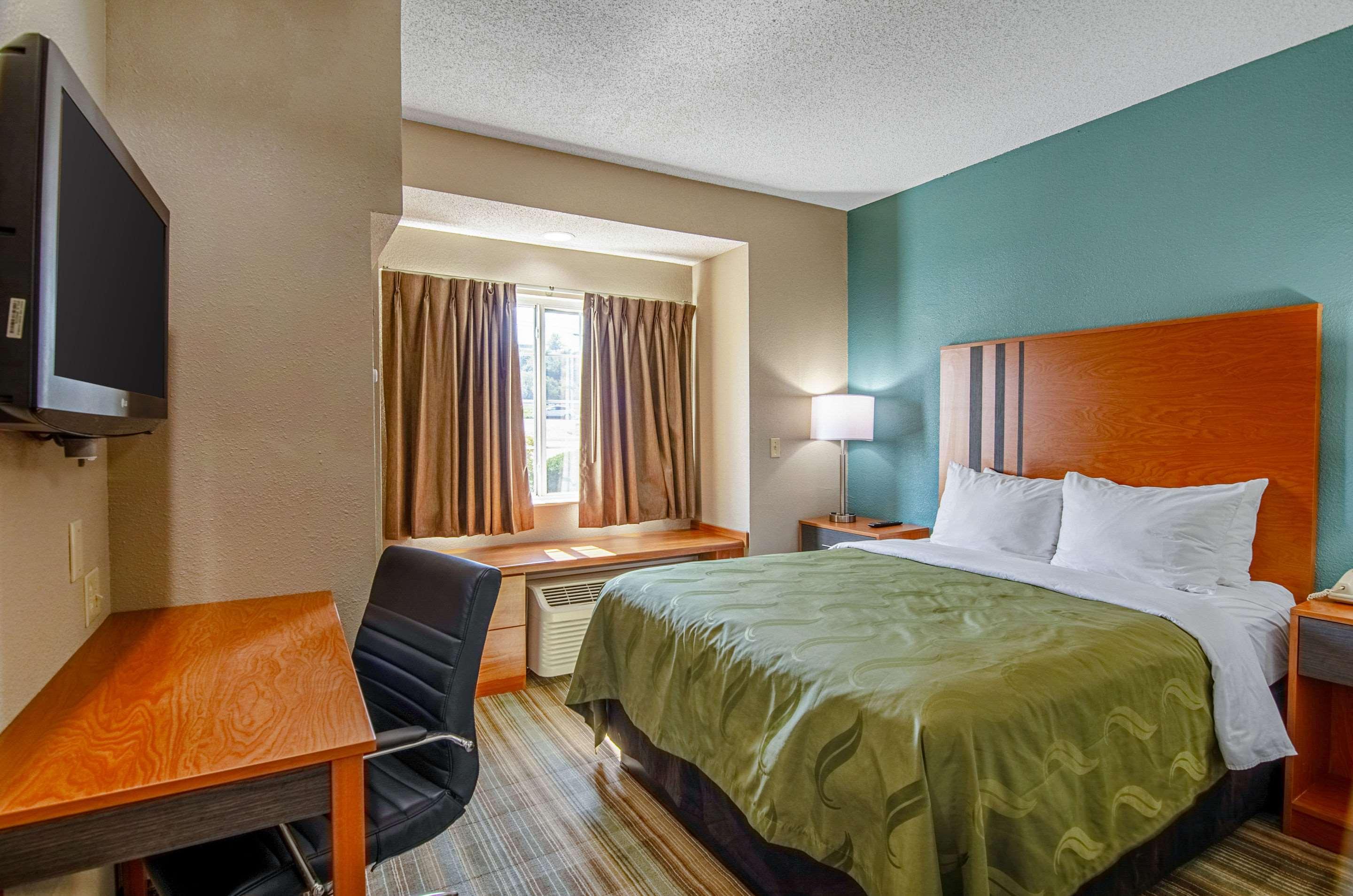 Quality Inn & Suites I-81 Exit 7 Bristol Esterno foto