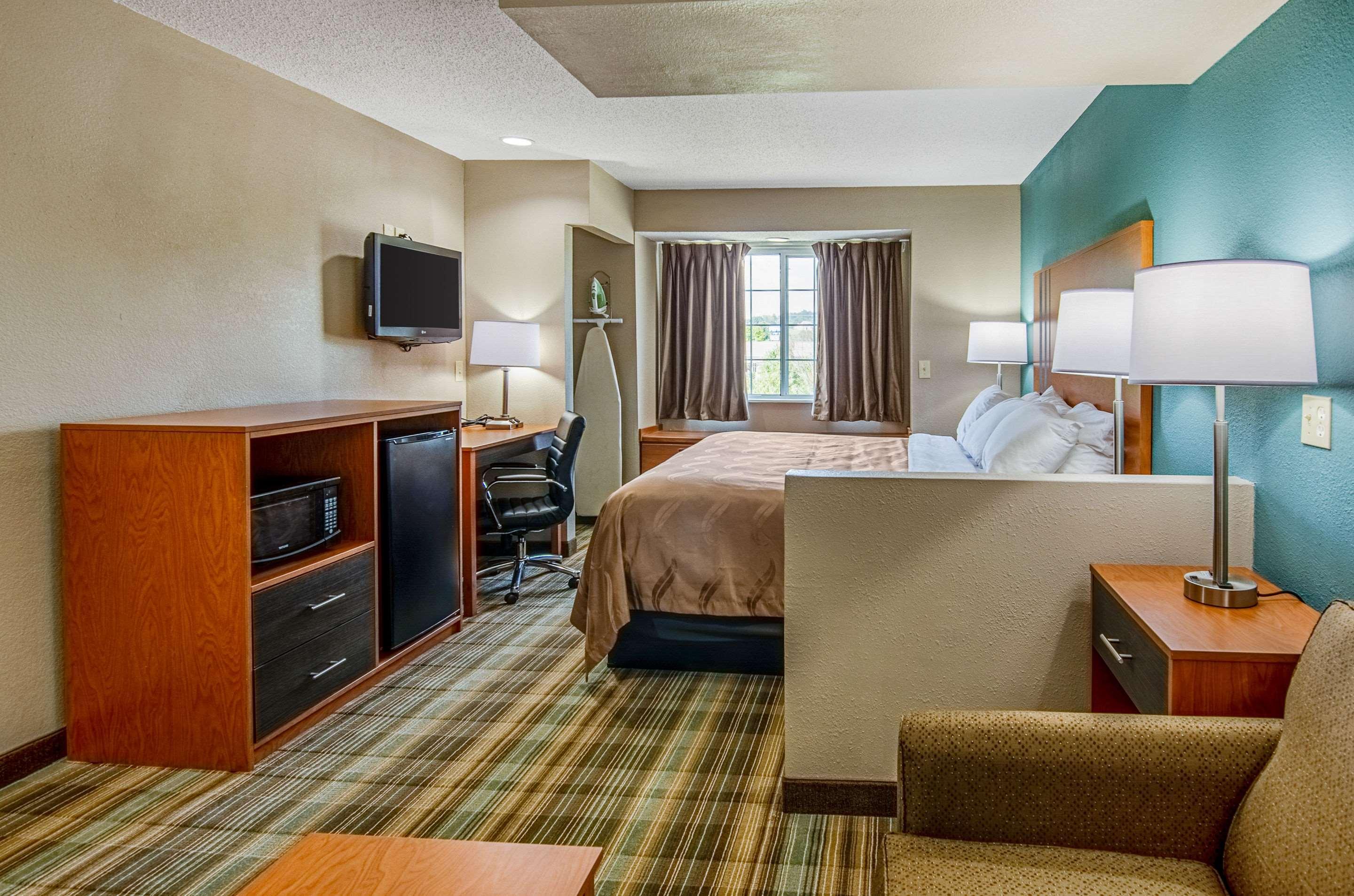 Quality Inn & Suites I-81 Exit 7 Bristol Esterno foto
