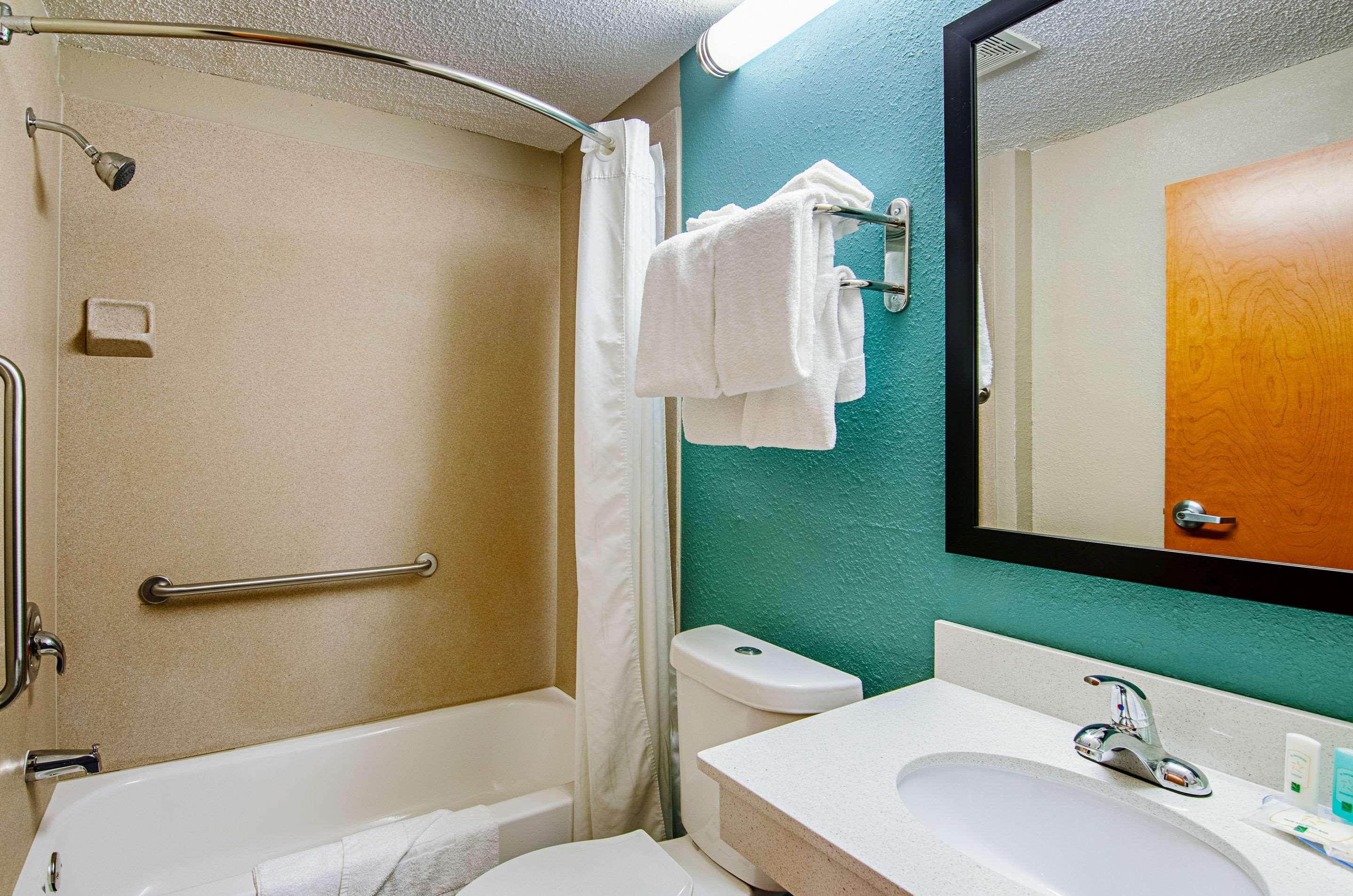 Quality Inn & Suites I-81 Exit 7 Bristol Esterno foto