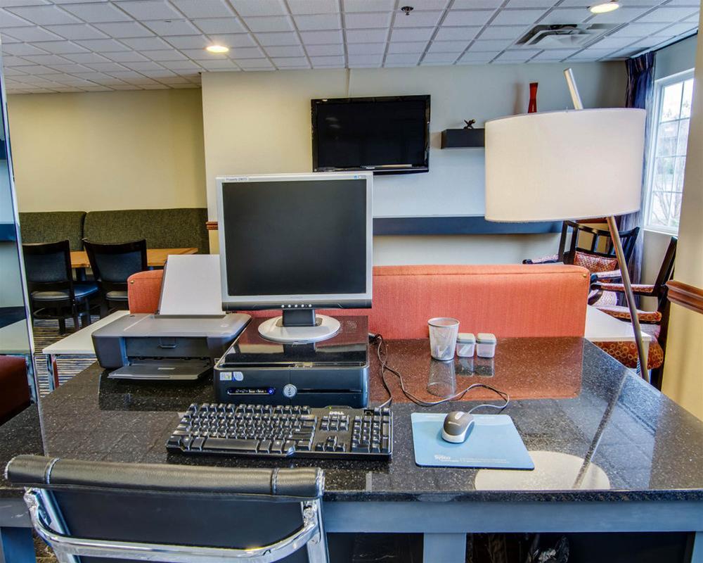 Quality Inn & Suites I-81 Exit 7 Bristol Esterno foto