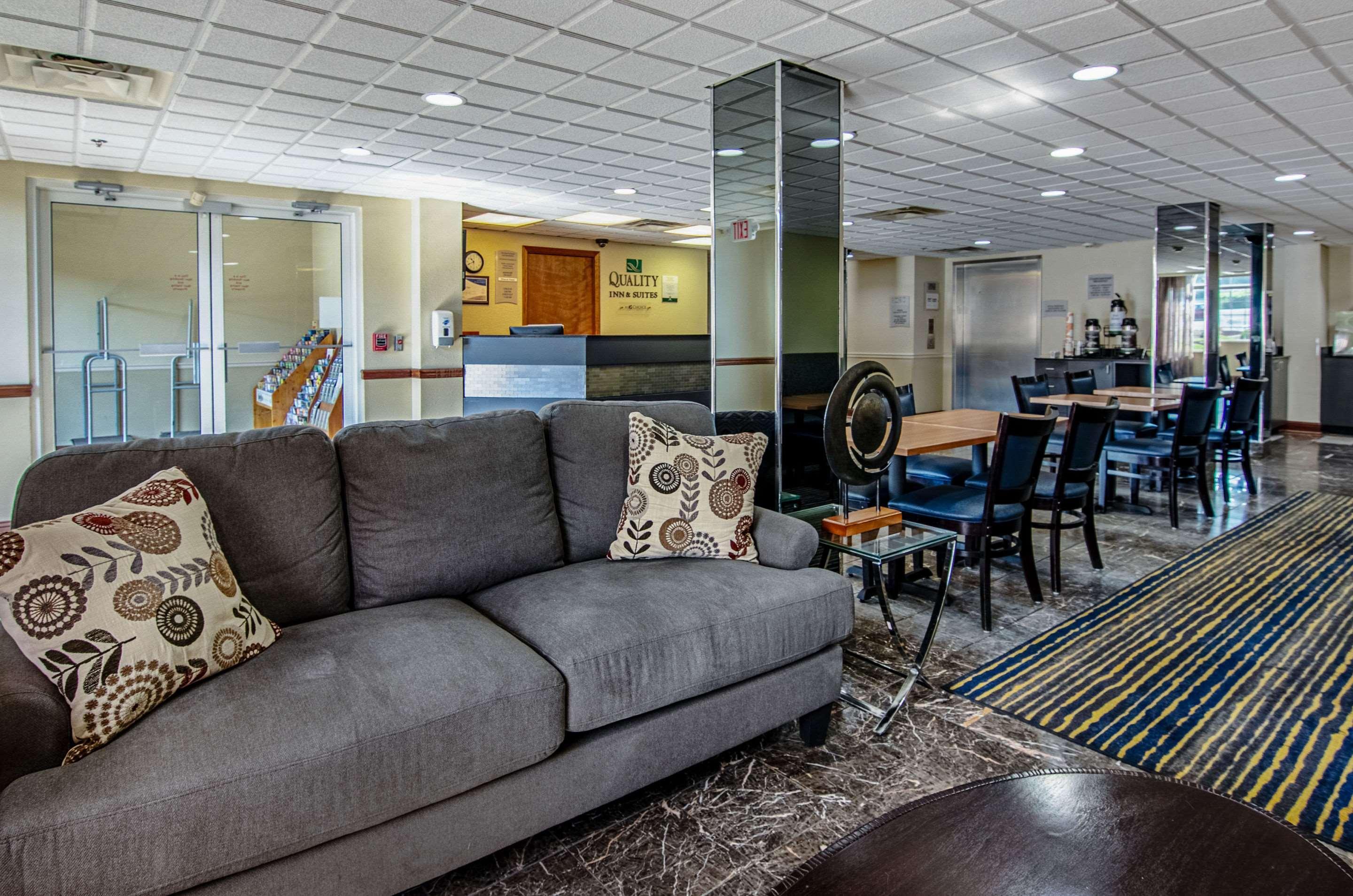 Quality Inn & Suites I-81 Exit 7 Bristol Esterno foto