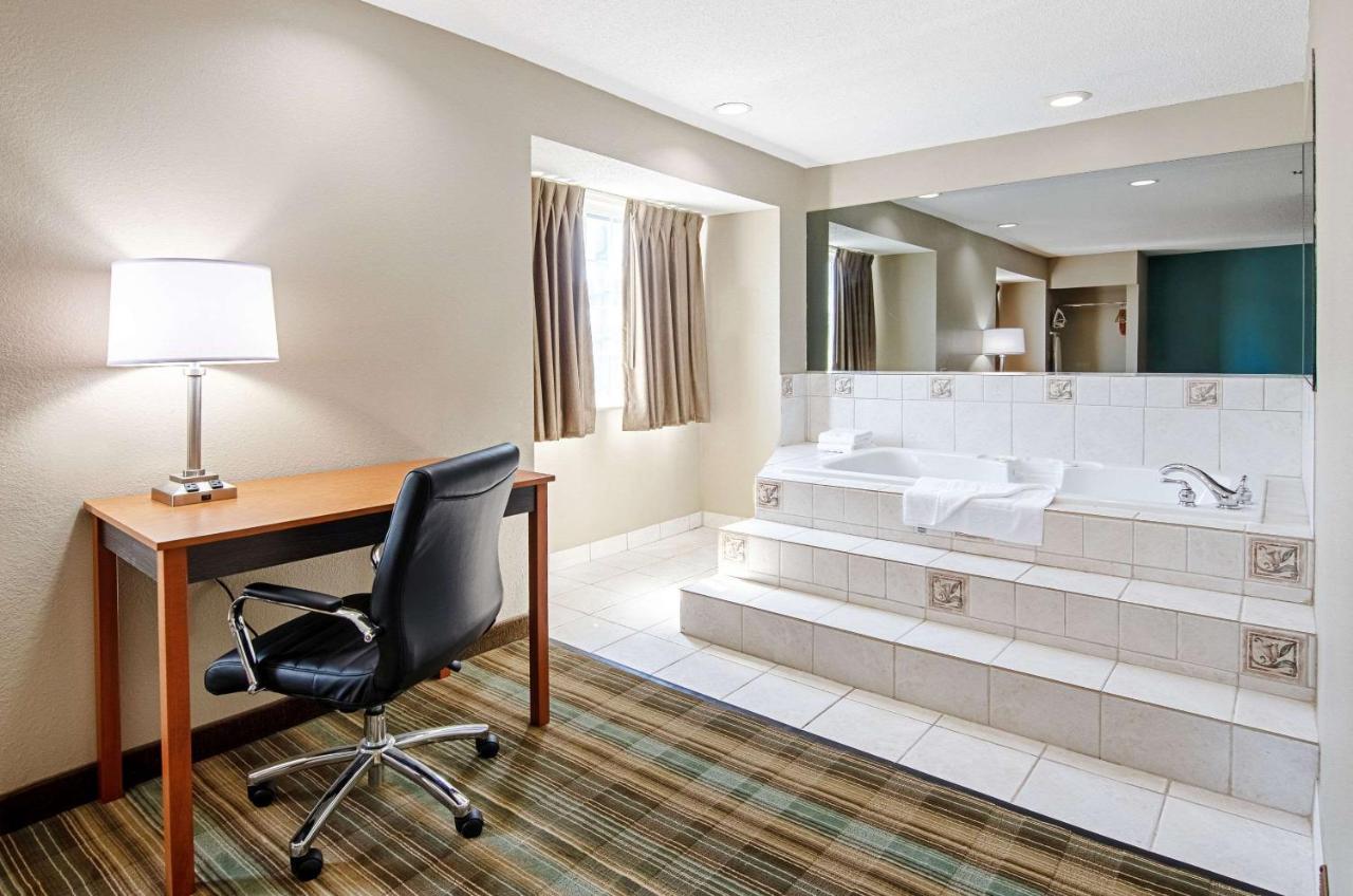 Quality Inn & Suites I-81 Exit 7 Bristol Esterno foto