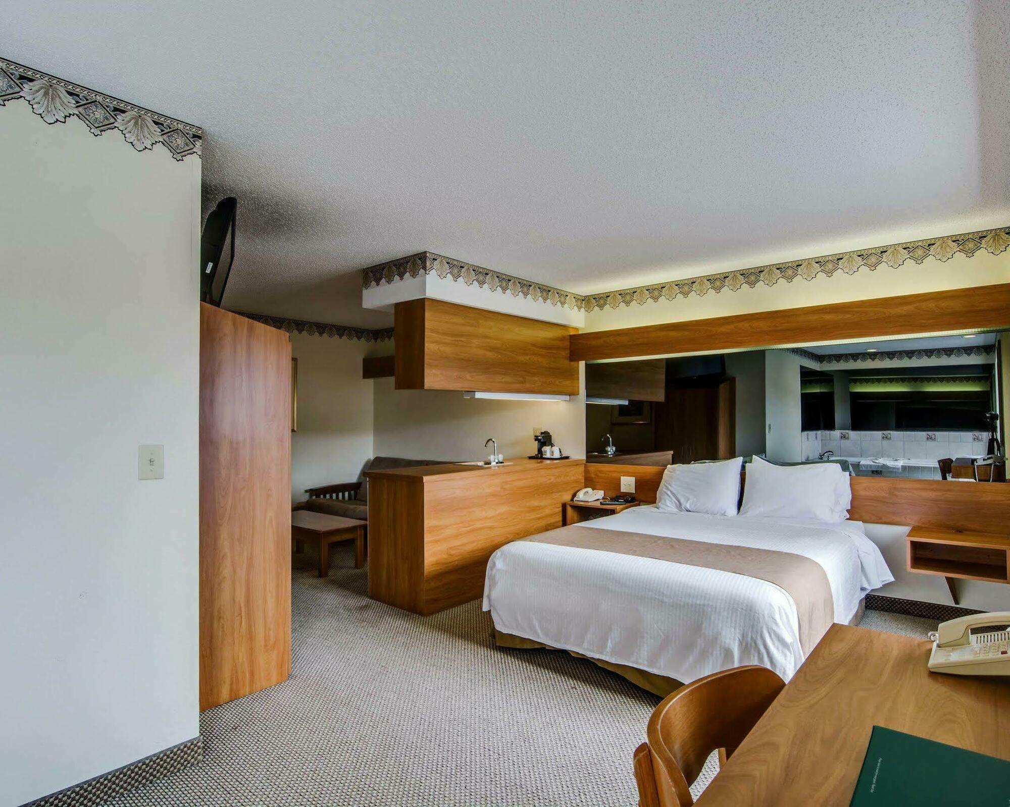Quality Inn & Suites I-81 Exit 7 Bristol Esterno foto