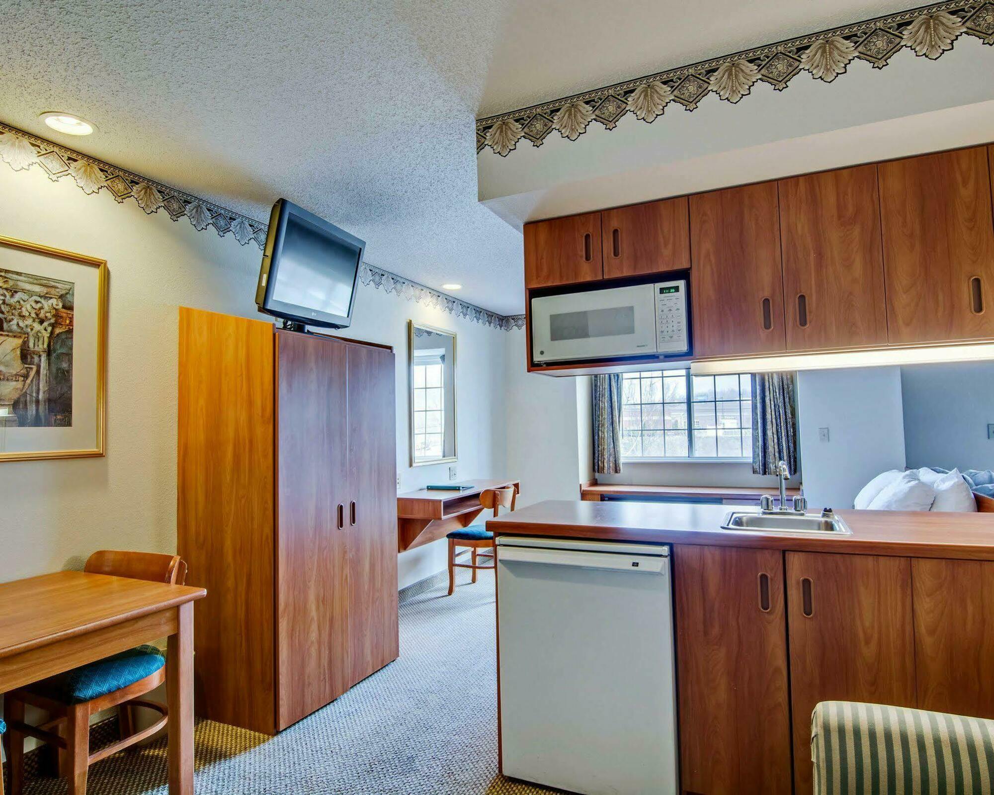 Quality Inn & Suites I-81 Exit 7 Bristol Esterno foto