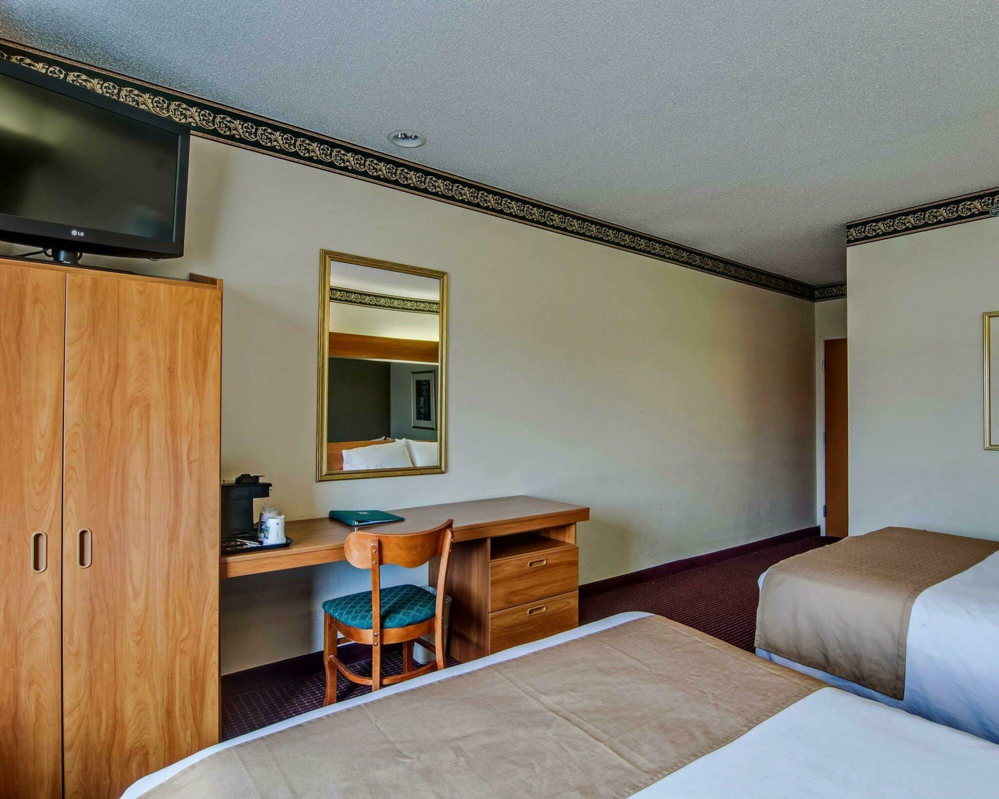 Quality Inn & Suites I-81 Exit 7 Bristol Esterno foto