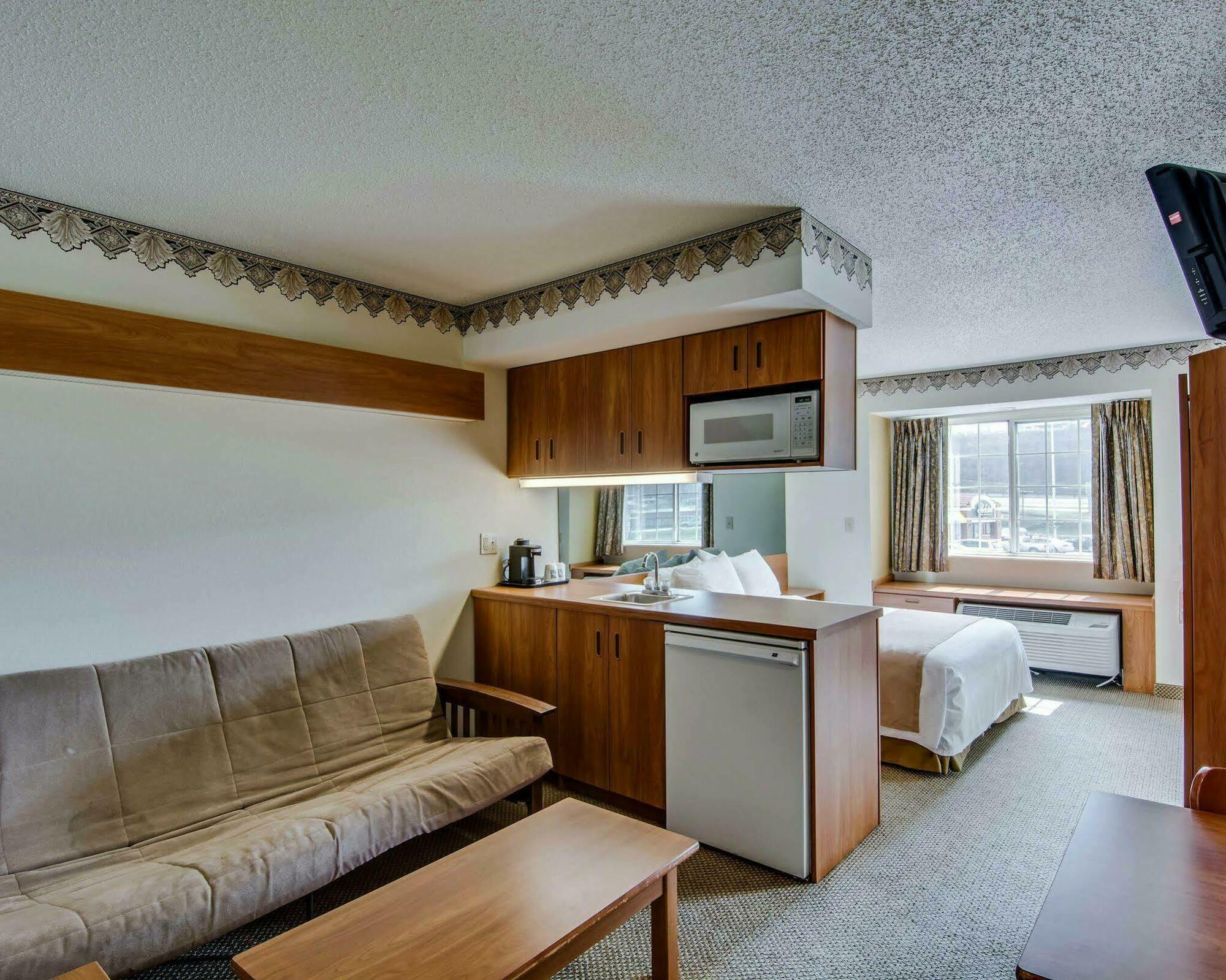 Quality Inn & Suites I-81 Exit 7 Bristol Esterno foto