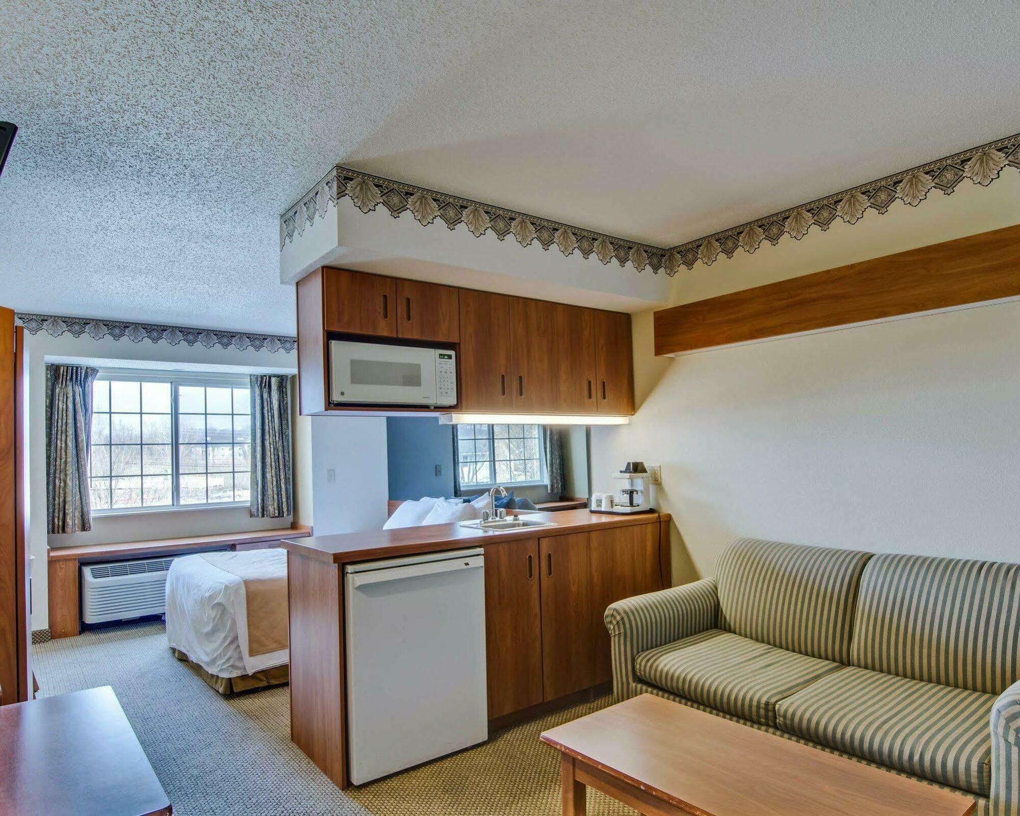 Quality Inn & Suites I-81 Exit 7 Bristol Esterno foto
